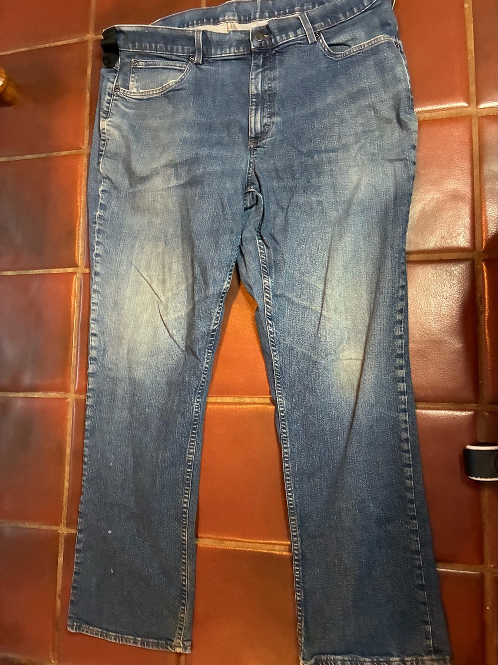 Duluth Trading 40 Grit Slim Fit Jeans in a size 40x32.